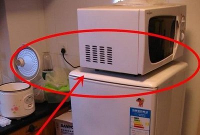 Pode colocar micro-ondas em cima da geladeira?